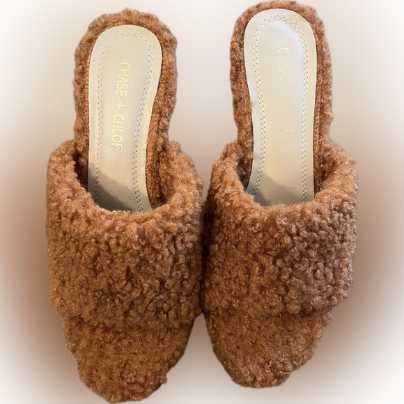 Chase & Chloe Teddy Sherpa Mule Heels | Size 7.5 | Trendy Sculptural Heel | NWOT - Picture 2 of 12